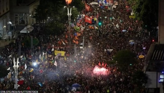 Sulmi ndaj Kongresit në Brazil, mbahen tubime të mëdha pro-demokracisë! Protestuesit: Burg për Bolsonaron