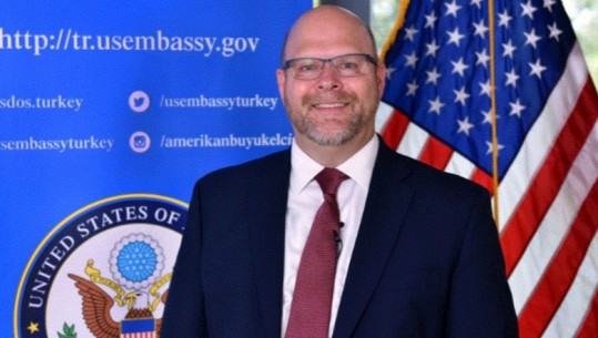 Ambasadori i SHBA-ve pas vizitës së Chollet: Partneriteti ynë me Kosovën është i fortë