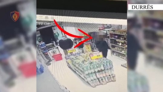 VIDEO/ I merr e i fsheh në xhup, kapet hajduti i shisheve të alkoolit në një market në Durrës! Në pranga edhe një 35-vjeçar që vodhi xhiron ditore te një furrë buke