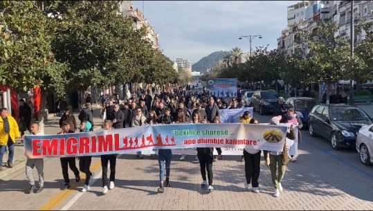 Marshimi në Elbasan kundër emigracionit, Imzot Andoni: Plaga e shoqërisë shqiptare, të ndërtojmë një vizion për Shqipërinë