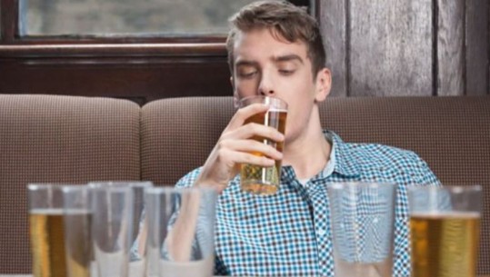 Studim amerikan/ Njerëzit e pinë më shpejt alkolin kur janë të mërzitur apo kanë dhimbje