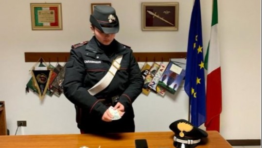 Merrte porositë për drogën nëpërmjet aplikacionit ‘Whats App’, arrestohet 25 vjeçari shqiptar në Itali
