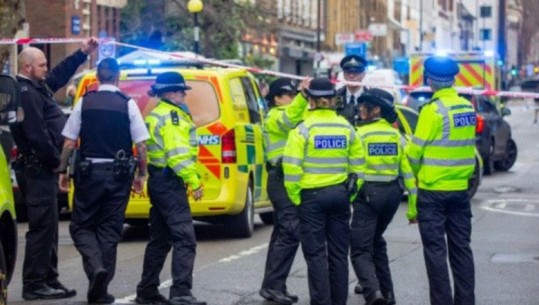 Tmerr në Londër,  22-vjeçari plagos me armë gjahu 4 gra dhe 2 fëmijë para një kishe, arsyeja e paditur