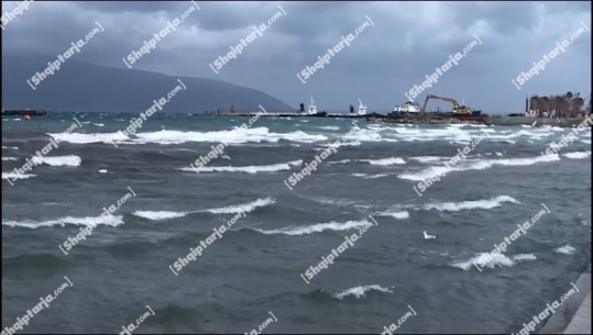 Moti i keq në Vlorë/ Pezullohet lundrimi detar për peshkarexhat! Bashkia thirrje qytetarëve: Shmangni lëvizjet e tepërta