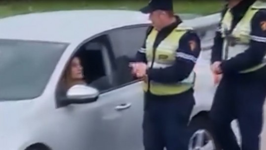 Durrës/ Dyshohet se i morën para një shoferje, nën hetim dy efektivë të rrugores dhe drejtuesja e mjetit ( VIDEO)