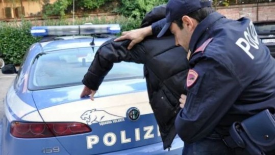 Shkoi si turist në Romë , ngacmoi një të mitur në rrjetet sociale dhe i ofroi 200 euro për raport intim, arrestohet 54-vjeçari shqiptar