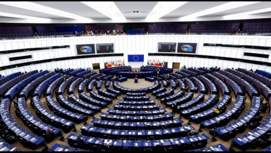 Kërkohet parandalimi i ndikimit rus në Ballkan, Parlamenti Europian i bën thirrje Serbisë për të vendosur sanksione ndaj Rusisë