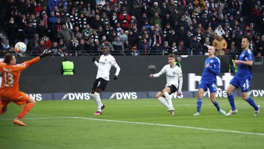 VIDEO/ Eintracht Frankfurt bën detyrën në shtëpi, 3 gola 'zhytin' Schalken në fundin e Bundesligës