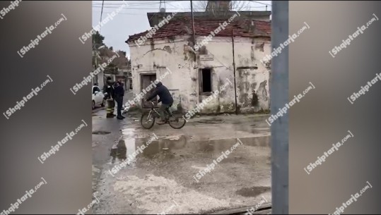 VIDEO/ Përfshihet nga flakët banesa në Vlorë, shkak një shkëndijë elektrike