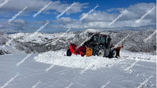 Në zona të caktuara deri në 2 metër dëborë, bllokohet aksi rrugor Panarit-Shtyllë në Korçë