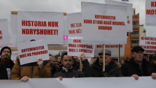 Protestë kundër Albin Kurtit në Kosovë! Ish-luftëtarët e UÇK-së: Kryeministër, mos na e shkel gjakun! Dorëhiqu ose kërko falje 