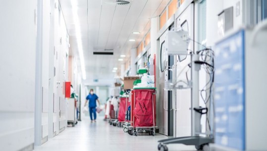 Politika të qëndrueshme për mjekët, ministrja e shëndetësisë: Rritje page dhe praktika të dyfishta përmes autonomisë spitalore