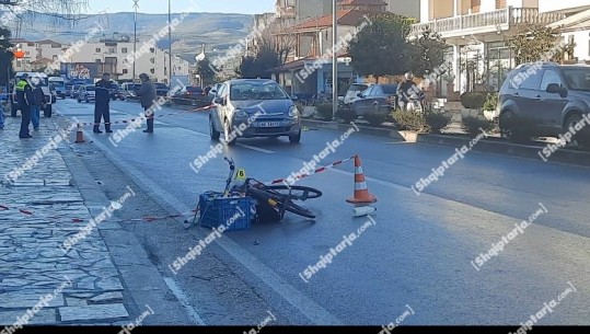 VIDEO/ Aksident në Berat, ishte duke lëvizur me biçikletë, 70-vjeçari goditet nga një makinë! I moshuari në gjendje të rëndë