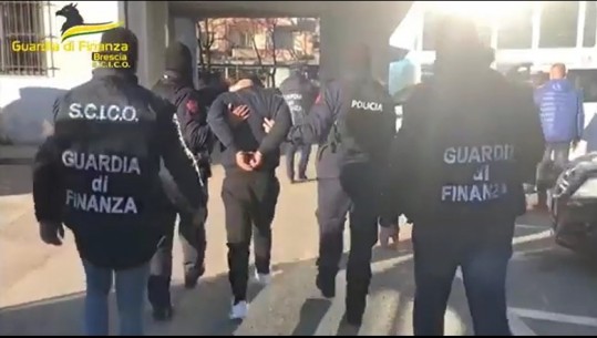 Çmontohet banda e trafikut të drogës Itali-Shqipëri me 3 bosë shqiptarë nga Durrësi! 20 'arrest me burg' nga GJKKO, 15 në pranga! Sekuestrohen 5 mln euro