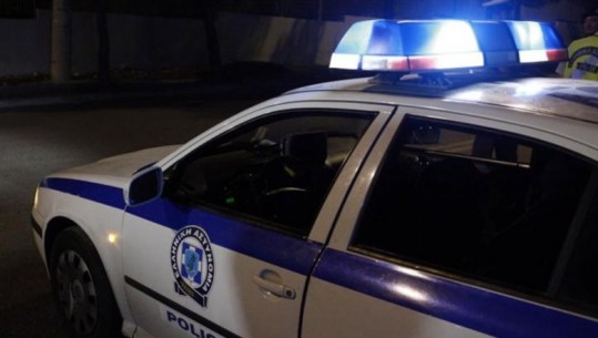 Dhunuan nënë e bir, i lidhën në shtëpi dhe i grabitën paratë, arrestohet 32-vjeçari shqiptar në Greqi, në kërkim 2 bashkëpunëtorët 