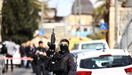 Tjetër sulm në Jeruzalem, babë e bir qëllohen nga një 13-vjeçar! Në gjendje të rëndë shëndetësore