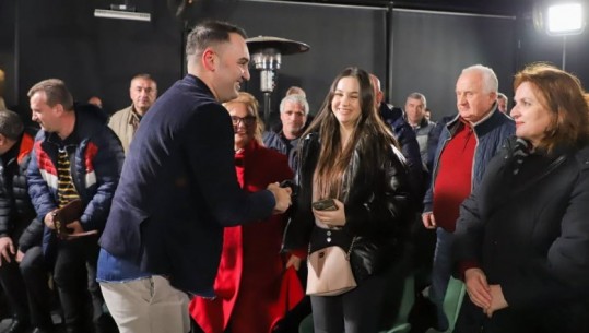 Kandidati i PD për Bashkinë e Tiranës Belind Këlliçi bisedë me banorët e njësisë Nr.2: Fitorja do të jetë e padiskutuar në 14 Maj. Mos bini pre e propagandës!