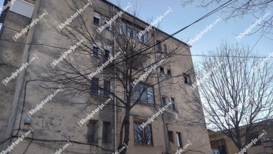 Zjarr në katin e 4-t të një pallati në Korçë, shkak dyshohet rrjedhja e bombolës së gazit në një apartament (EMRI)