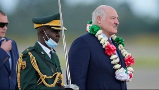 Flet Lukashenko pas sanksioneve perëndimore: Bjellorusia e përgatitur për të ofruar më shumë mbështetje për Rusinë!