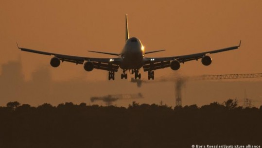 Fundi një epoke: Dorëzohet avioni i fundit Boeing 747
