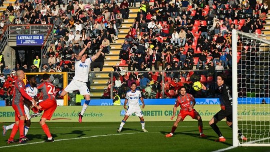 VIDEO/ Lecce 'zhyt' Cremonesen në fundin e Serie A, 2 gola në 'Giovanni Zini'