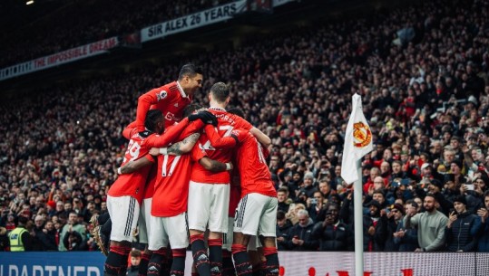 VIDEO/ Manchester United fiton pas dy ndeshjeve, të kuqtë presion City-t