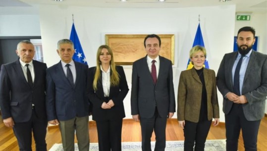 Kurti diskuton propozimin e BE-së me përfaqësuesit e shqiptarëve dhe boshnjakëve në Serbi
