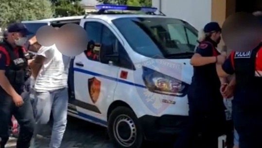 Në kërkim për transportimin e 16 emigrantëve drejt Malit të Zi, arrestohet në Lushnjë 48-vjeçari