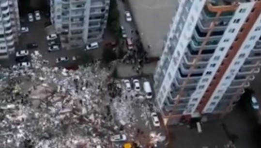 VIDEO / Tërmeti shkatërrues në Turqi, pamjet me dron të godinave të shembura