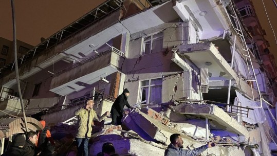Udhëheqësit botërorë shprehin ngushëllimet dhe ofrojnë ndihmë pas tërmetit të fuqishëm që goditi Turqinë