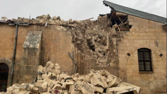 Kështjella shekullore e Gaziantepit është dëmtuar rëndë pas tërmetit në Turqi (VIDEO)