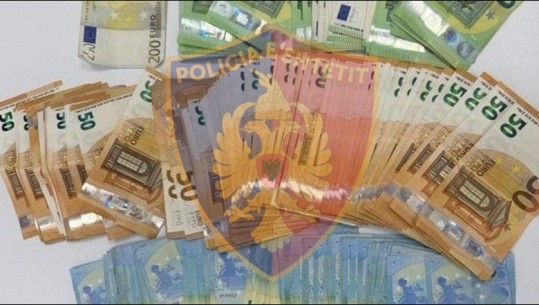 U kap me 48 mijë euro të padeklaruara në pikën kufitare të Muriqanit, nën hetim 35-vjeçari! I kishte fshehur në autobusin që drejtonte