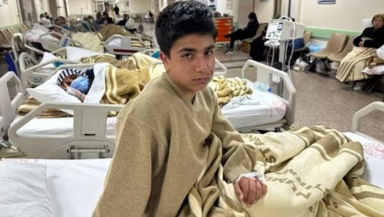 Mrekullia nga Adana në Turqi! 12-vjeçari i mbijetoi rrëzimit të pallatit 14 katësh