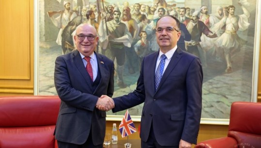 Begaj pret të dërguarin e Britanisë për Ballkanin: Vlerësuam marrëdhëniet mes dy vendeve! Të gjendet sa më parë një marrëveshje për Kosovën dhe Serbinë