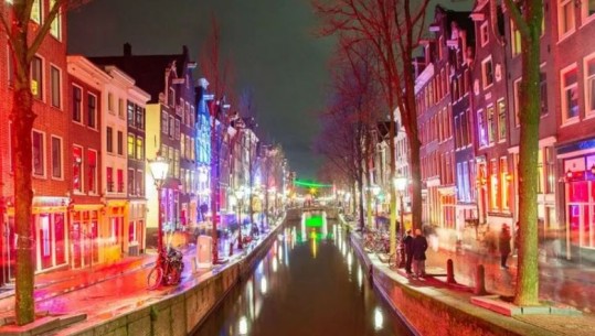 Banorët ankohen për rritje të shkallës së krimit, Amsterdami ndalon konsumin dhe shitjen e kanabisit në lagjen e ‘Dritave të Kuqe’