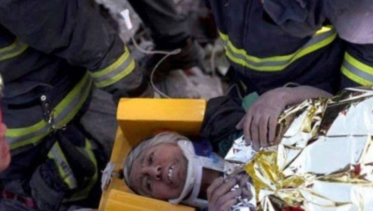 Një 70-vjeçare nxirret pas 120 orësh nën rrënoja në Turqi! Shpëtohet edhe një 55-vjeçar