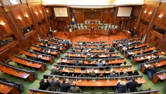 Kuvendi seancë për dialogun Kosovë-Serbi, Kurti tregon si e kërcënuan diplomatët për planin franko-gjerman: Do ndëshkoheshim nëse e refuzonim