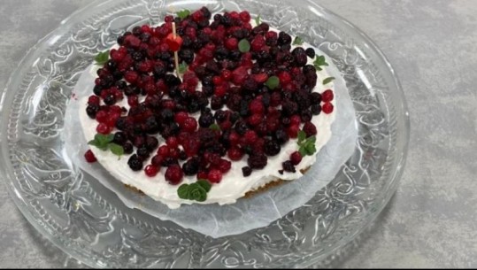 Tortë cheesecake për Shën Valentin nga zonja Albana