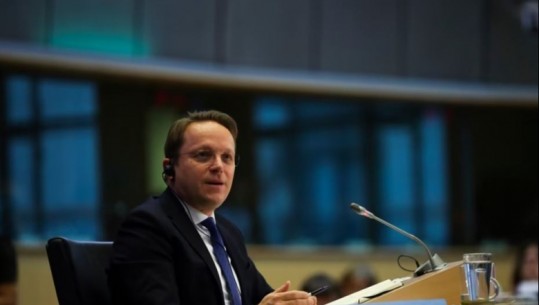 I quajti eurodeputetët ‘idiotë’, Varhelyi kërkon ndjesë: Ishte keqkuptim