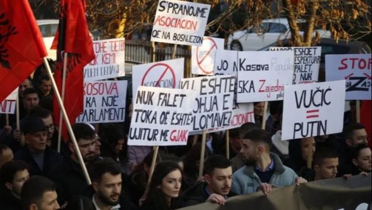 Studentët në Prishtinë protestojnë kundër marrëveshjes së Asociacionit për komunat me shumicë serbe