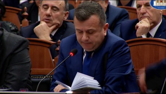 Balla flet me zhurmës së bilbilave të opozitës: Kjo ndodh kur familjarët e 21 janarit akuzojnë për vrasje Berishën