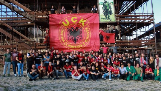 Tifozët 'Kuq e Zi' urojnë Pavarësinë e Kosovës: Dardani, u bëfsh Shqipëri!