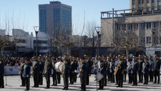 Manifestimi qendror i 15 vjetorit të pavarësisë së Kosovës, Osmani: Pjestarët e Ushtrisë që parakalojnë para nesh janë pjesa më e ndritshme e historisë sonë