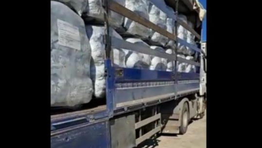 Kamionët e OKB-së sjellin ndihma thelbësore në Sirinë veriperëndimore, 50 mijë familja ende pa tenda strehimi
