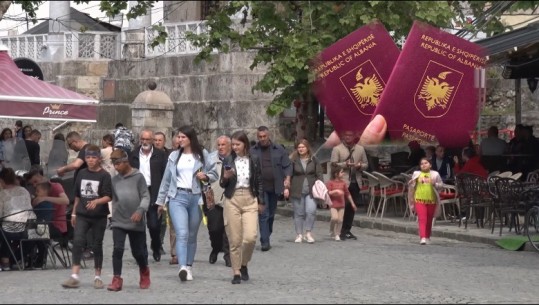 127 qytetarë nga Kosova morën pasaportën shqiptare në 2022, Hoxha: Fluks i madh aplikimesh në Kukës e Has 