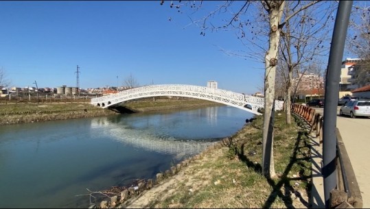 Ndotja e lumit Drin, kërcënim për përmbytje në Lezhë! Ekspertët e mjedisit: Të ndalet shkarkimi i ujërave të zeza
