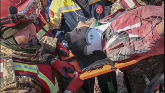 Tërmeti shkatërrues në Turqi/ U nxorr i gjallë nga rrënojat pas 13 ditësh, vdes në spital 12-vjeçari
