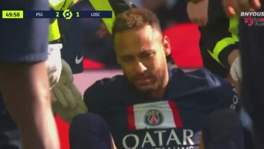 VIDEO/ Dëmtohet rëndë Neymar, del nga fusha në lot