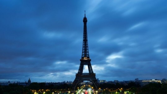 Kulla Eiffel do të ndriçohet me ngjyrat e flamurit të Ukrainës për përvjetorin e luftës