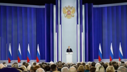 Putin: Rusia pezullon pjesëmarrjen në traktatin me SHBA-në për armët bërthamore